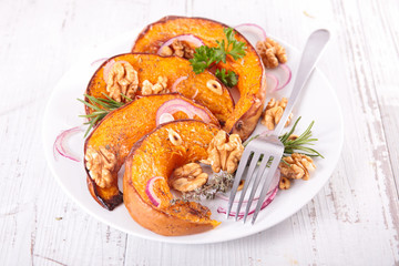 roasted pumpkin slices with walnut and onion