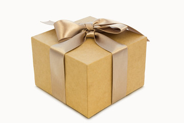 Obraz premium Cardboard gift box with golden ribbon, clipping path