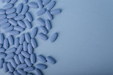 random composition of blue tablets over a light blue background, empty space for text. - obrazy, fototapety, plakaty