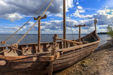 Fototapeta na wymiar Historic old wooden boat on the Baltic Sea coast. Close up wooden block and ropes. Concept of the history of navigation. Engure, Latvia
