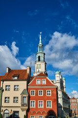 Obraz premium Old market with townhouses and Renaissance town hall tower in Poznan.