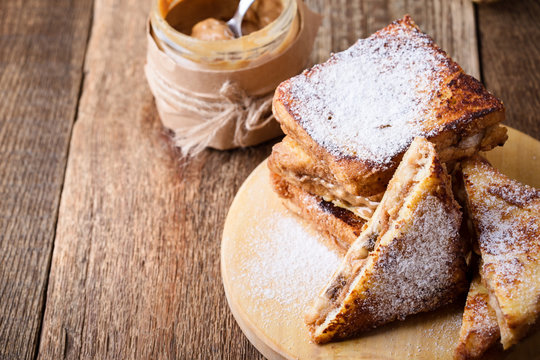 Peanut butter and banana french toasts