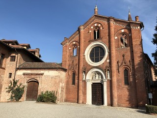 basilica di Viboldone in provincia di Milano. Chiesa cristiana nella campagna di Milano