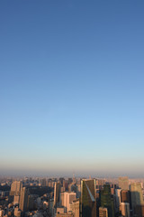 Fototapeta premium 日本の東京都市風景・青空「千代田区や港区方面などを望む」