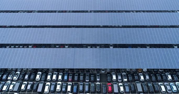 parc de voiture avec toit en panneau solaire