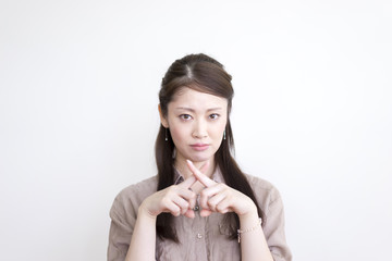 バツのポーズ（不満・困る）