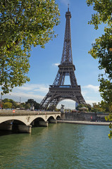 Fototapeta na wymiar Sunny Paris. Eiffel Tower on a sunny day.