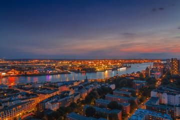 Obraz premium Hamburger Hafen bei Nacht