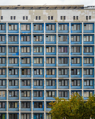 Obraz premium Facade of an old high-rise building. Urbanization concept