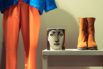 Women's shoes are on the shop window