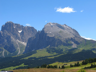 Fototapeta na wymiar view of Alpe di Siusi mountains