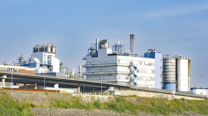 Industria a orillas del río Rin, Alemania, Europa