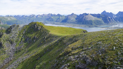 Fototapeta na wymiar Sommet de montagne aux Iles Lofoten