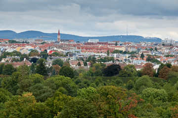 Fototapeta na wymiar Overview view of Vienna from the Schonbrunn Zoo on a cloudy day