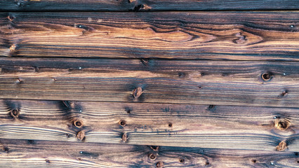 Holzwand alt und verwittert
