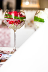 Hochzeitsdekoration, rot weiß, Glitzersteine, Herzen Mr. Mrs. Hochzeit