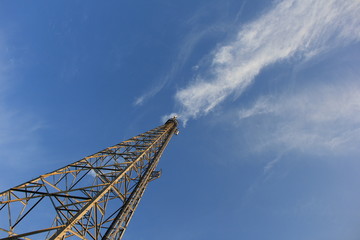 鉄塔と、立ち昇る煙のような雲(宮城県)