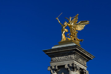 Fototapeta na wymiar Statue in Paris