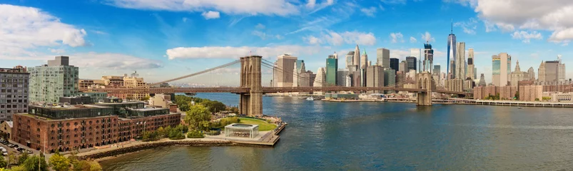 Rucksack Brooklyn Bridge und das Stadtbild von New York © Belikova Oksana