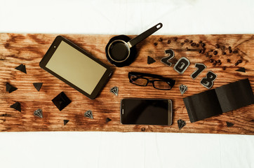 Naklejka premium wooden texture. tablet and phone on your desktop. hot coffee