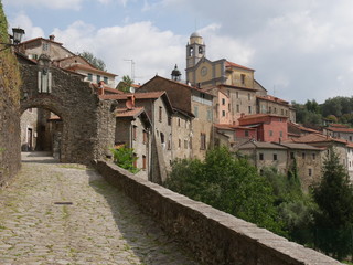 Fototapeta na wymiar Mulazzo - Panorama dalla Porta