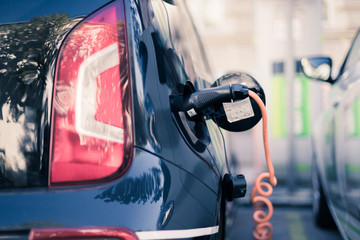 Car Sharing / Elektroauto an Ladestation