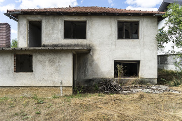 Fototapeta na wymiar Zerstörte Häuser aus dem Bosnienkrieg