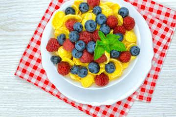 cornflakes, breakfast of cornflakes and berries