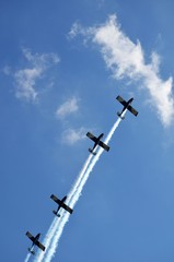 Squadra aerea acrobatica evoluzioni nel cielo