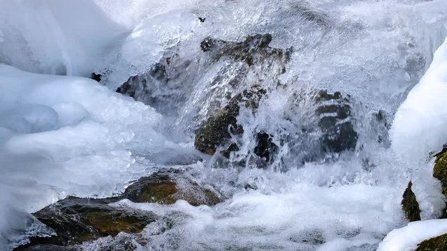 Video of Altai river Bolshaya Gromotuha in winter