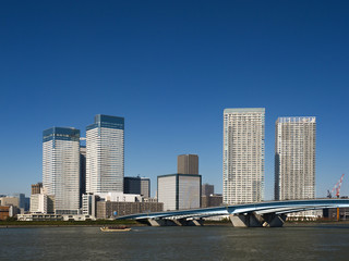 Obraz premium 臨海部の高層マンション
