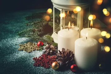 Foto auf Acrylglas Three Christmas burning candles and lantern on dark turquoise background © colnihko