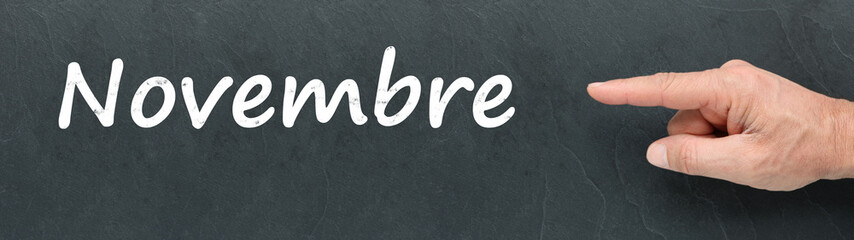 Obraz premium Mois de novembre sur ardoise