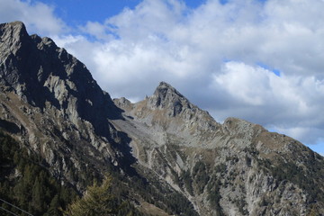 Fototapeta na wymiar Sasso Bianco und Sasso Canale, erste Kletterziel in den Adula-Alpen oberhalb des Comer Sees