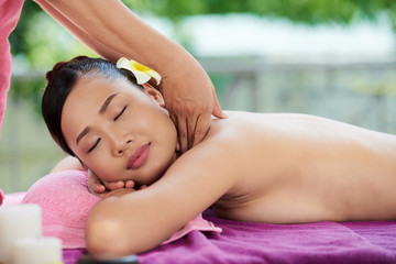Obraz na płótnie Canvas Relaxing neck massage