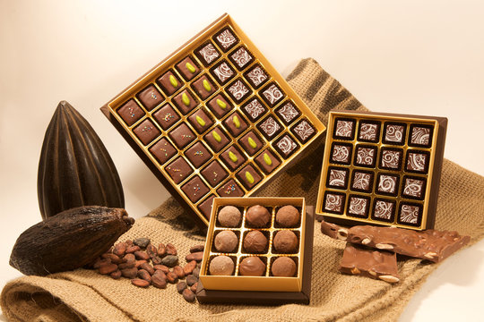 Présentation chocolatier - boîte assortiment chocolats