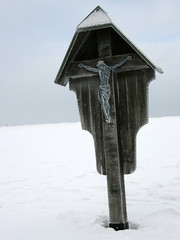 Kruzifix im Winter
