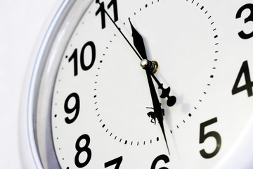 Wall clock with large dial.Black numbers on a white background.