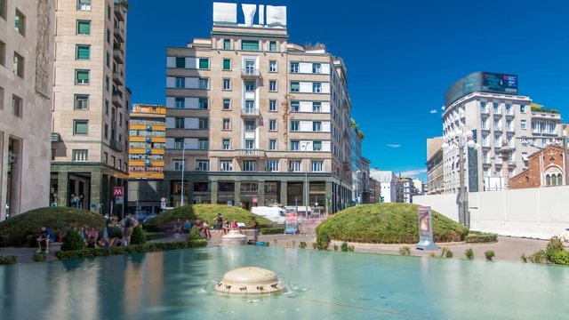 Famous fashion square of Milano Piazza San Babila timelapse with fountain.
