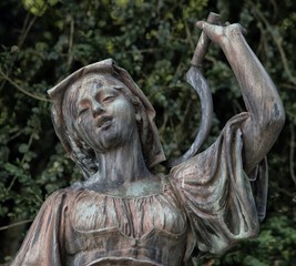 Obraz premium Statue du parc du château de Voltaire à Ferney-Voltaire, Ain, France