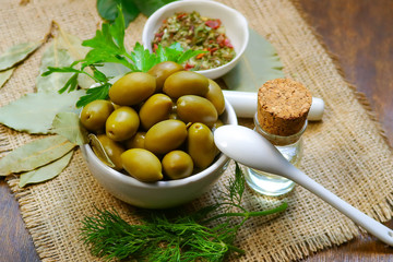 Obraz na płótnie Canvas green olives