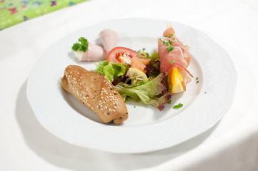 prosciutto appetizer with melon and bread