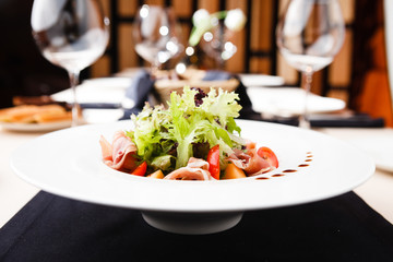 Green salad with ham