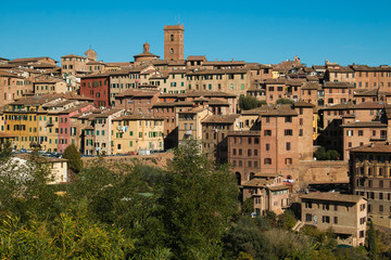 Fototapeta na wymiar Veduta panoramica della città medievale di Siena in Toscana, Italia