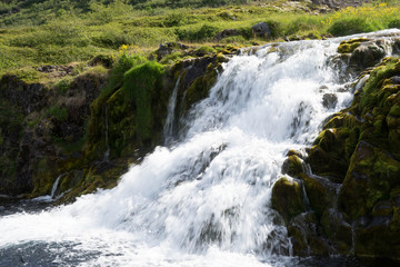 Landschaft rund um den Dynjandi-Wasserfall in den Westfjorden, Island