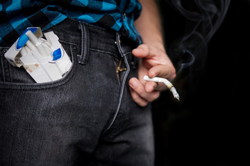 A guy holding break cigarette