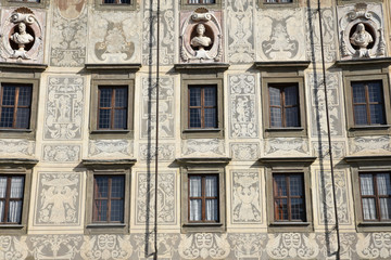 Décor en sgraffite du palazzo della Carovana à Pise, Italie
