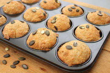 Muffin mit Kürbiskerne in Form