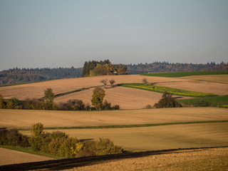 Hügeliges Ackerland