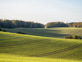 Hügeliges Ackerland